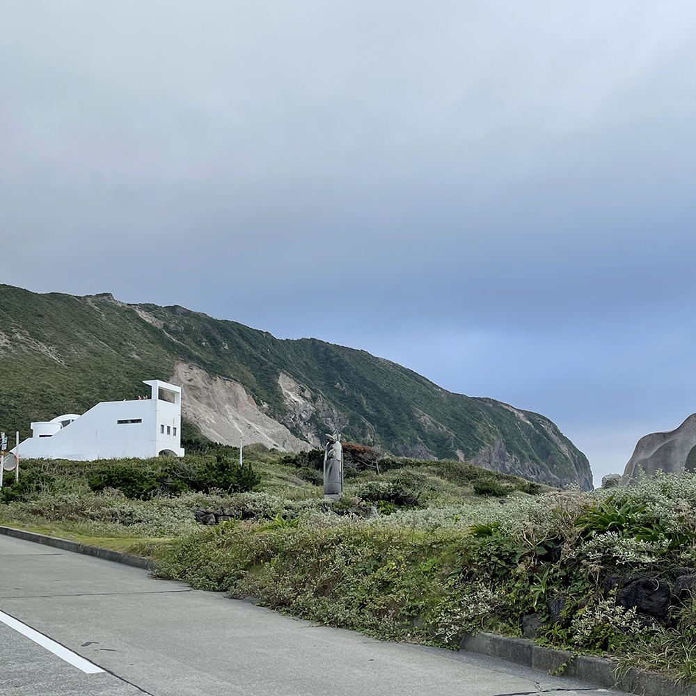 新島ガラスりんご ペーパーウェイト 島の幸々 | よろずを継ぐもの