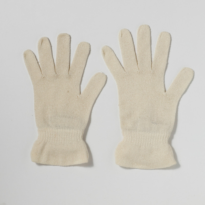 シルク繊維で編まれた手袋
