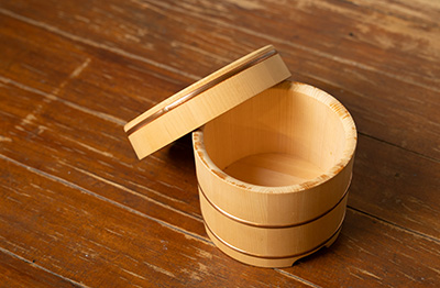 東屋】お櫃（ひつ） | よろずを継ぐもの｜継ぐべきものをよろず集めた